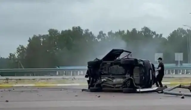 Из-за лопнувшего колеса автомобиль перевернулся на трассе в Акмолинской области