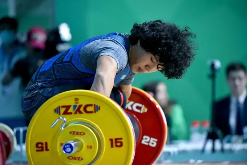 Три «золота» завоевали казахстанские тяжелоатлеты на юниорском чемпионате мира в Ташкенте
