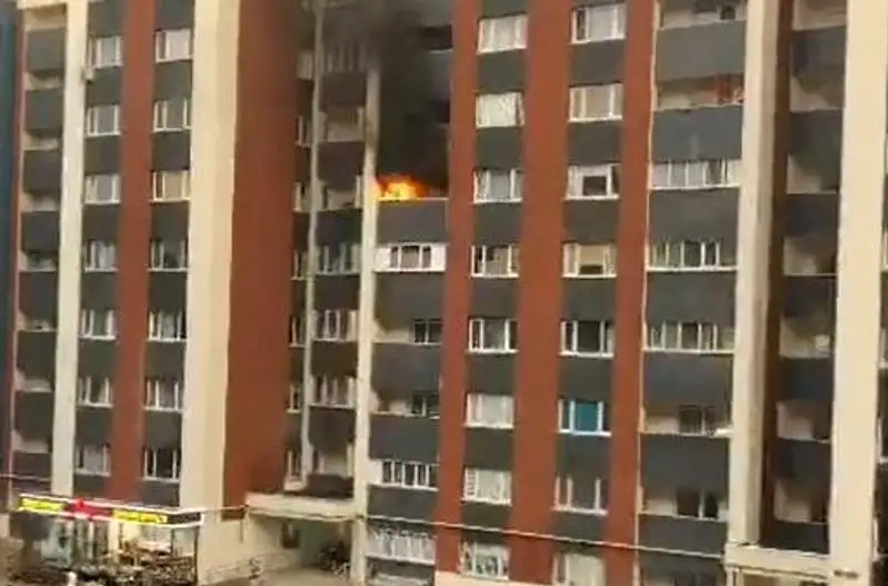 Балконы горели в многоэтажном доме в Алматы