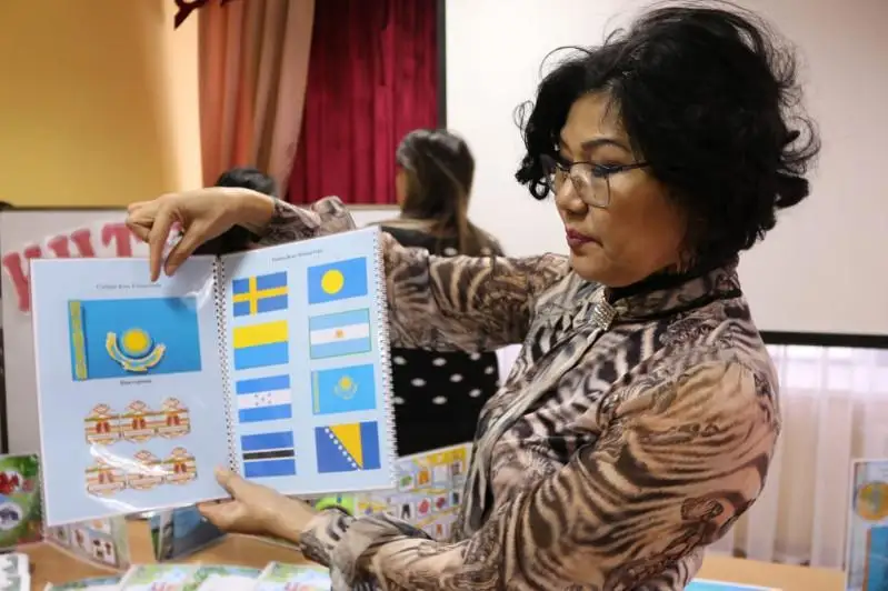 В Павлодаре сиротам в детских садах изготовили 90 лэпбуков