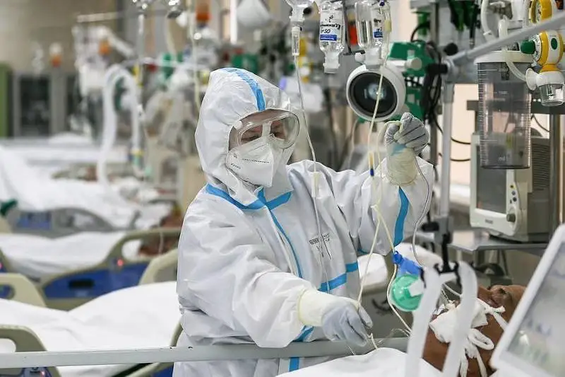 США: 99% смертей от COVID-19 за июнь пришлись на невакцинированных