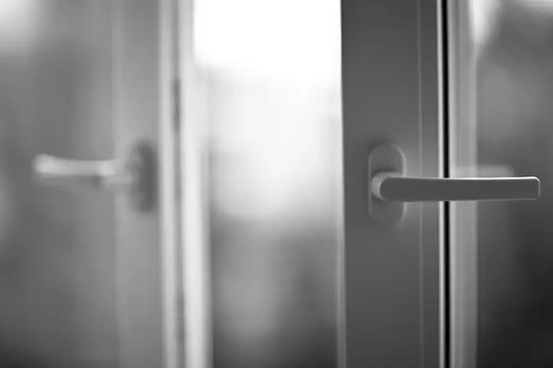 Мужчина выпрыгнул с шестнадцатого этажа в Павлодаре