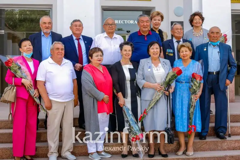 Медиков-ветеранов чествовали в Алматы