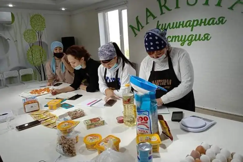 Бесплатный мастер-класс по выпечке провели для многодетных женщин в Караганде