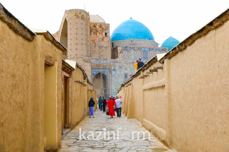 Мавзолеи и исторические заповедники реставрируют в Туркестане