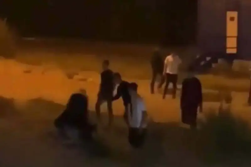 Массовая драка попала на видео в Аксу