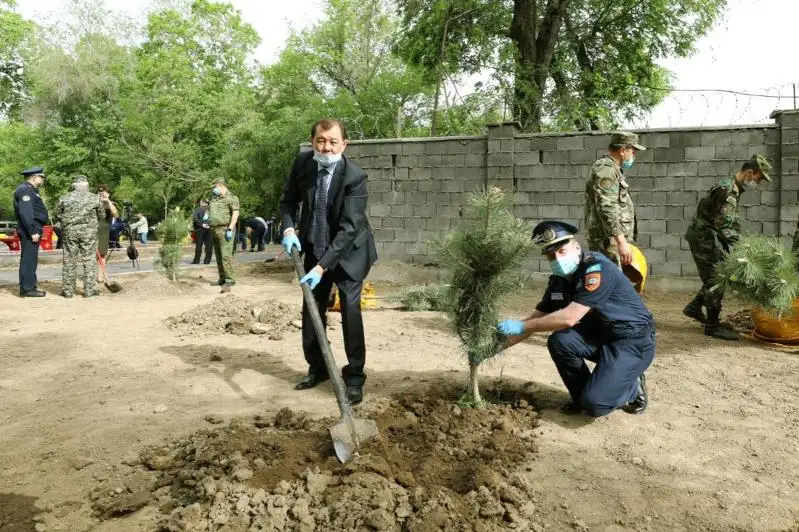 Аллея спасателей появилась в Алматы: высажено более 600 деревьев и кустарников