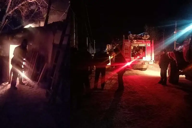 Передавали воду по цепочке: полицейские спасли двух человек из пожара в СКО