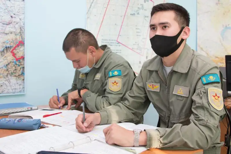 Учебно-тренировочные полеты проводят ВВС РК