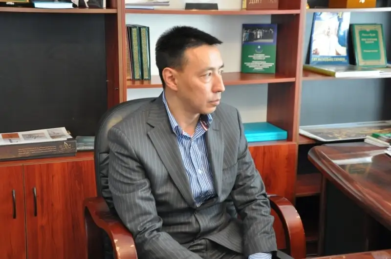 ҚМДБ наиб мүфтиі халал сертификатын табыстады