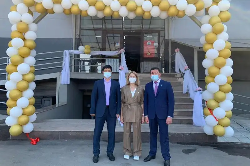 Almatyda astana kúnine oraı jańartylǵan saýda oryndary ashyldy