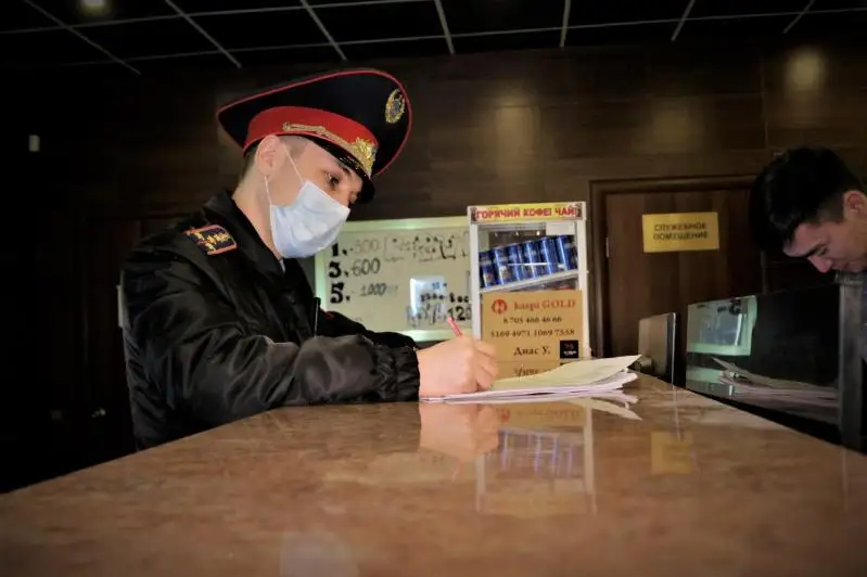 Семь столичных заведений наказали за нарушение карантина