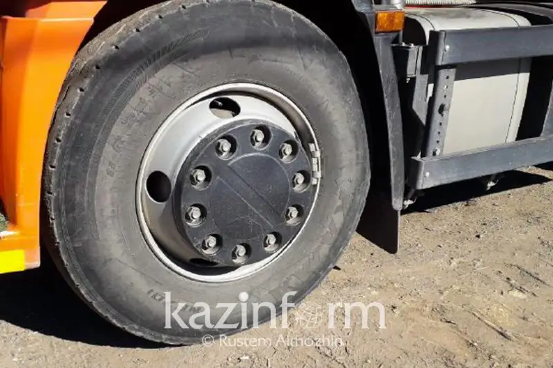 Oralda KamAZ jeńil kólikpen soqtyǵysty
