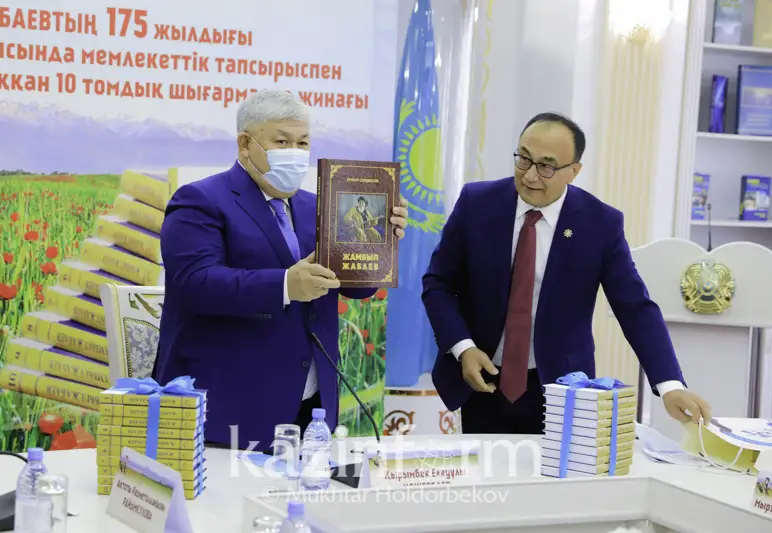 Каким тиражом издали 10-томник произведений Жамбыла Жабаева