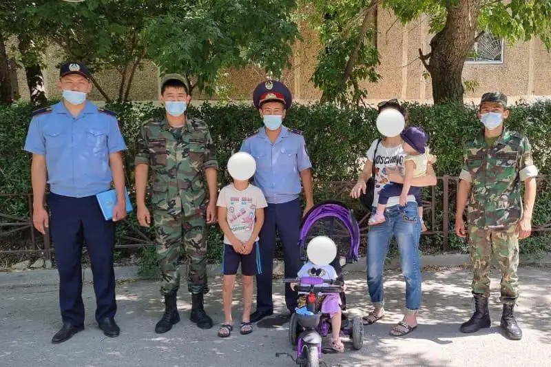 В Шымкенте полицейские провели рейд по профилактике падений детей из окон