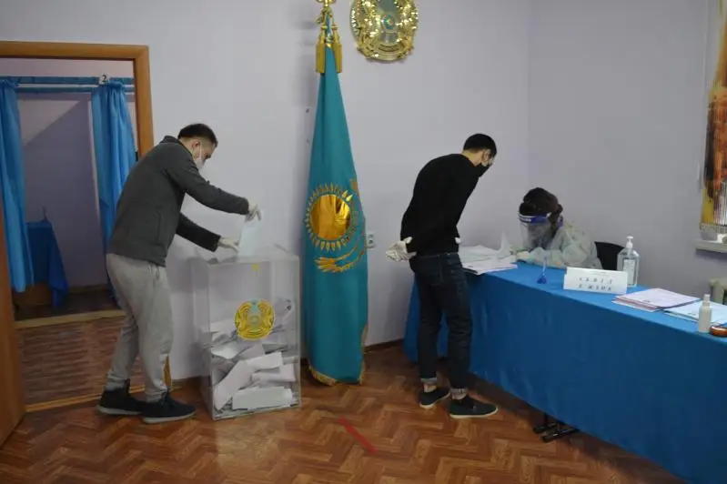 Более 400 следственно-арестованных голосуют в Караганде