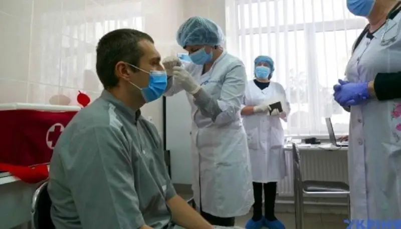 В Украине стартовала вакцинация от коронавируса