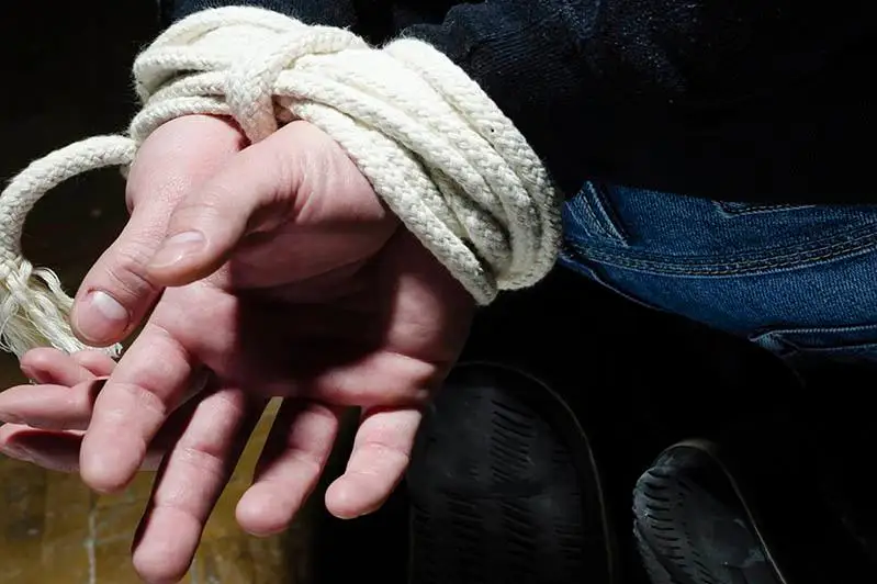 Мужчину из-за долгов похитили в Караганде