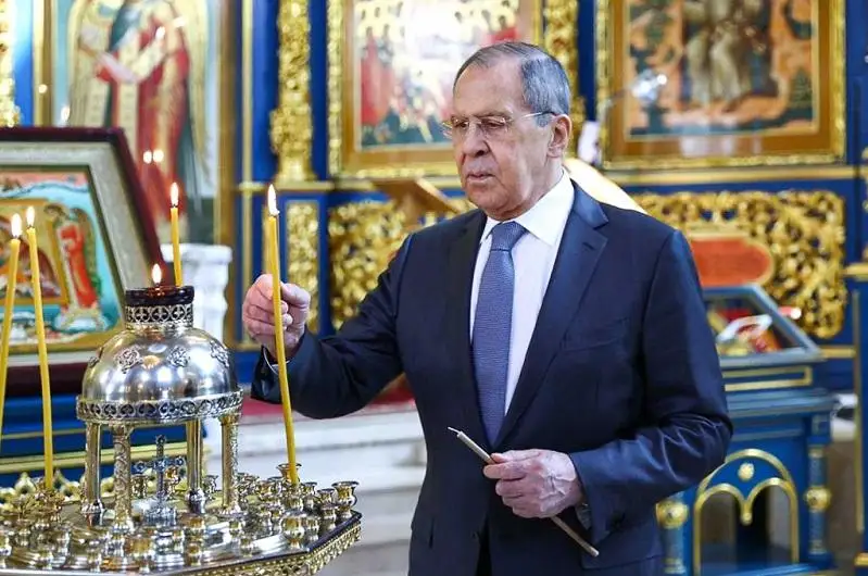 Министр иностранных дел России посетил Успенский Кафедральный собор в Нур-Султане