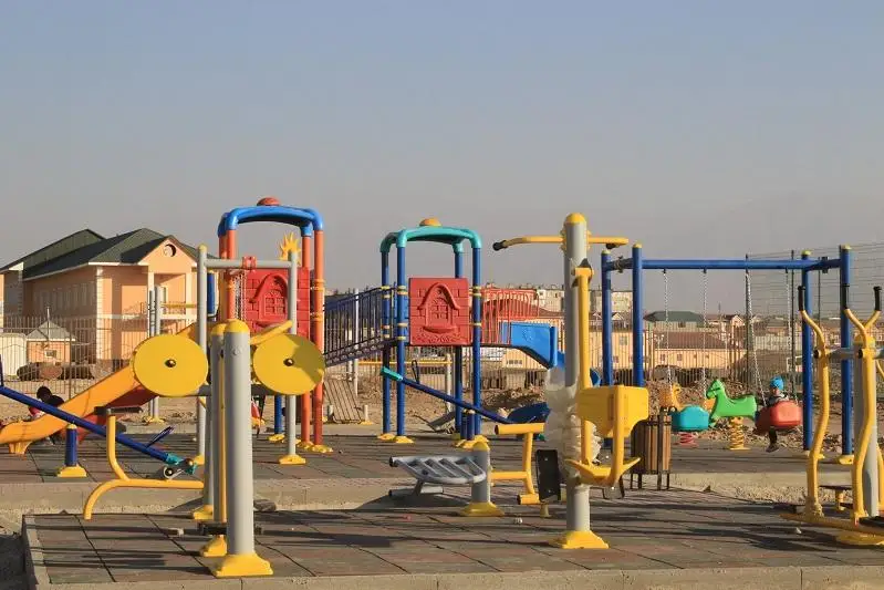 Дворы многоэтажных домов благоустроят в Ленгере