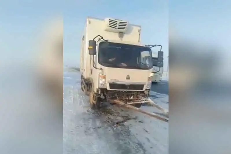 Жители Узбекистана едва не замерзли на трассе в Акмолинской области