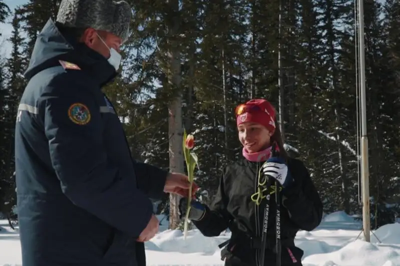 Необычным способом спасатели поздравили женщин с 8 марта