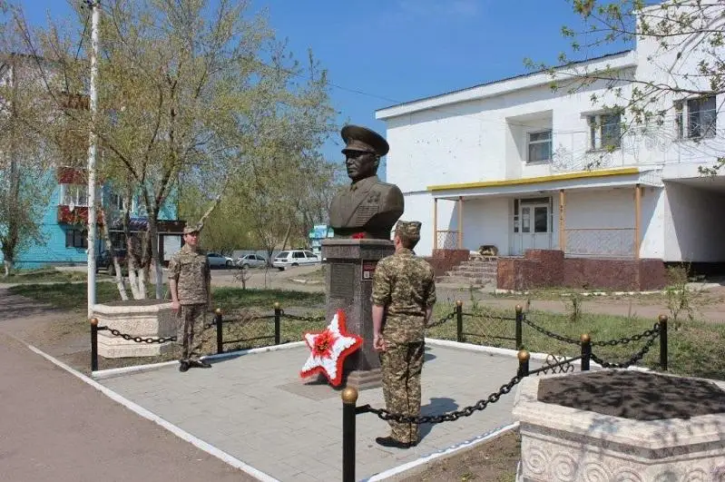 В Акколе почтили память первого министра обороны Казахстана