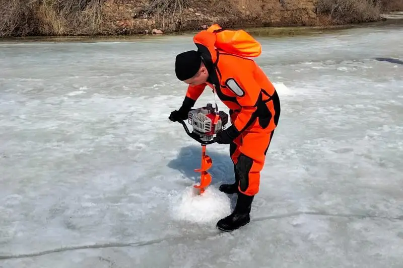Дробление льда продолжается на реках Карагандинской области