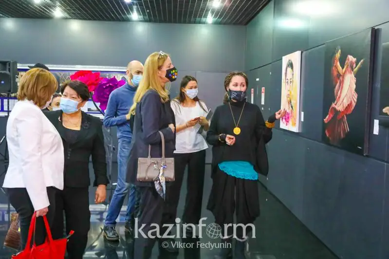 Вместе против рака груди: средства от продажи картин в Нур-Султане пойдут на благотворительность