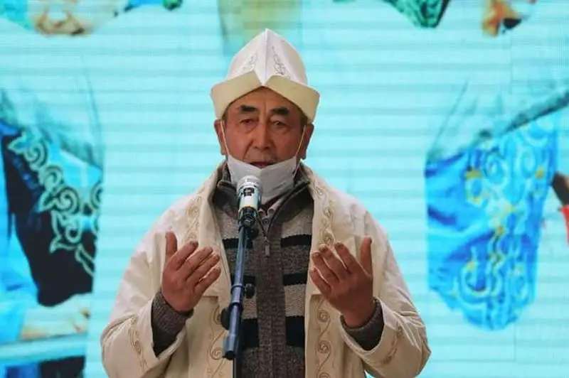 Тюлькубасские старейшины соревновались в обряде благословения