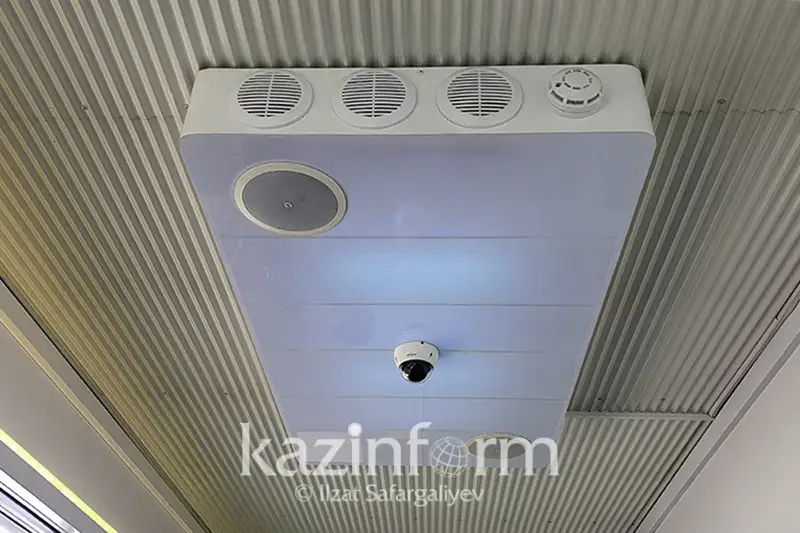 Обезвреживающее 99,9% вируса оборудование презентовали в одном из остановочных павильонов столицы