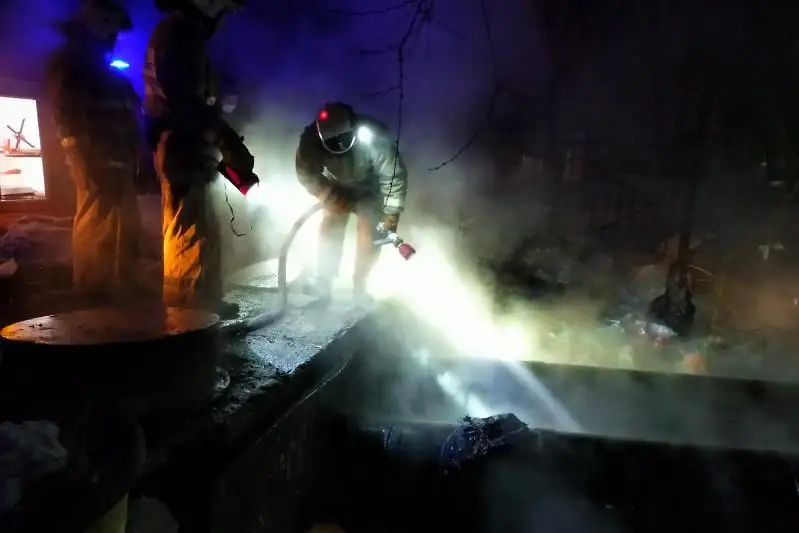 Два человека спасены при пожаре в теплотрассе Усть-Каменогорска