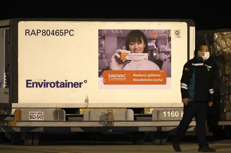 Первая партия вакцин против COVID-19 прибыла в Турцию