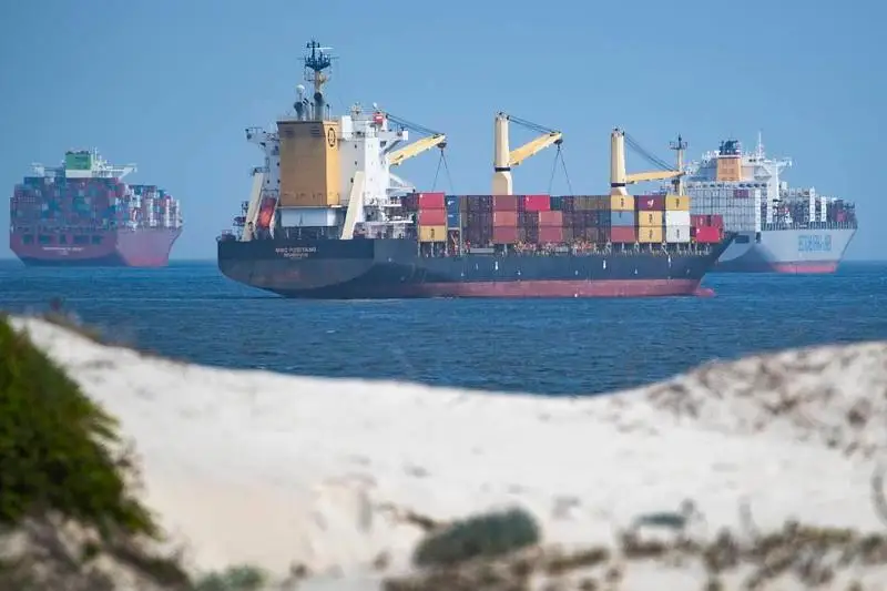 Движение по Суэцкому каналу восстановлено