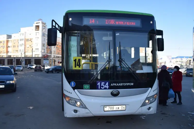 Atyraýda saılaý kúni avtobýsta jolaýshylar tegin júredi