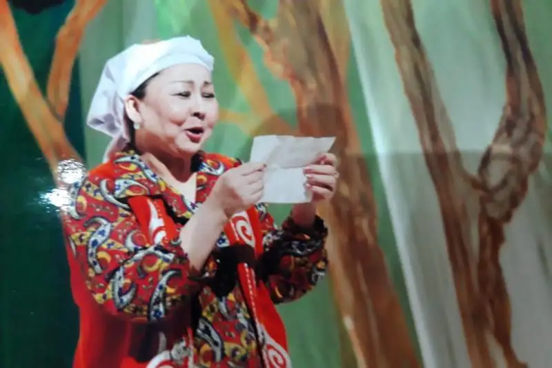 Более 50 сценических образов за 30 лет работы: актриса Шара Мусилова об образе матери в спектаклях