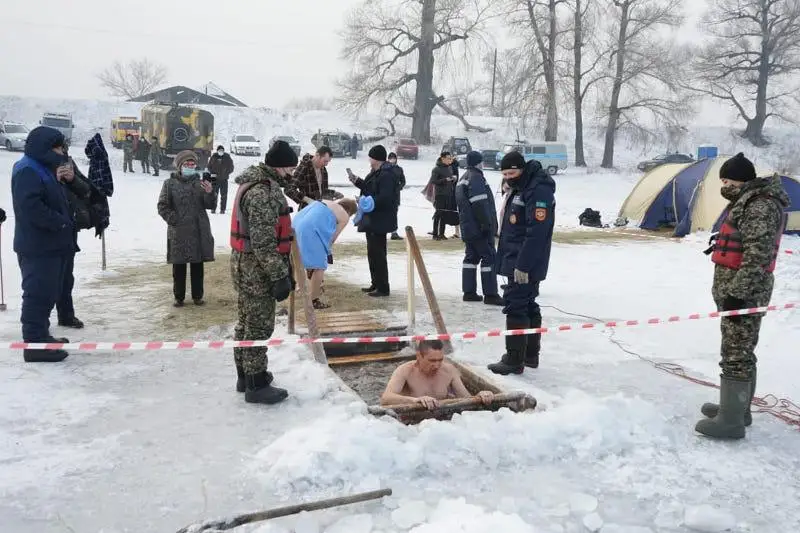 Более 14 тысяч человек искупались в дни Крещенских праздников в ВКО