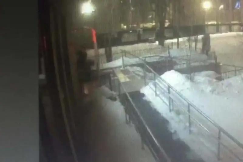 Пьяные астанчане проникли ночью в здание банка