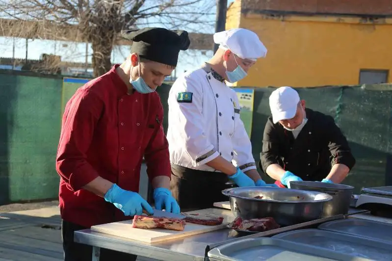 Солянка «По-таразски» и зразы «Джамбульские» - что готовят военные повара РгК «Юг»