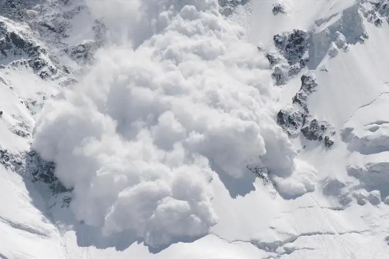 В горах Алматы сохраняет опасность схода снежных лавин