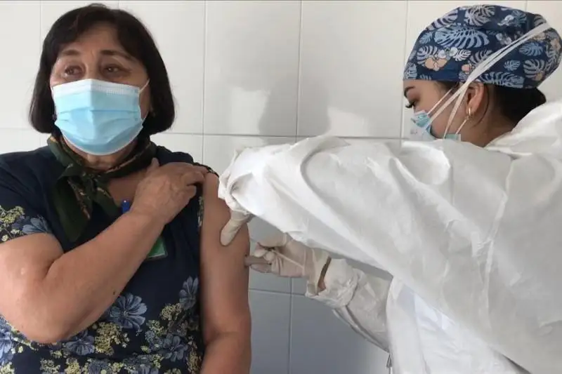 В Алматы детские врачи прошли второй этап вакцинации