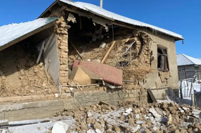 Дом развалился при хлопке газа в Шымкенте