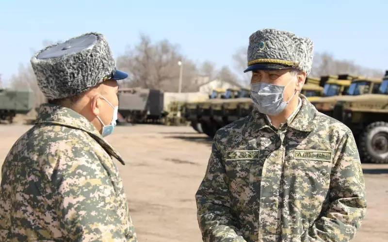 Министр обороны РК посетил базы хранения вооружения и техники