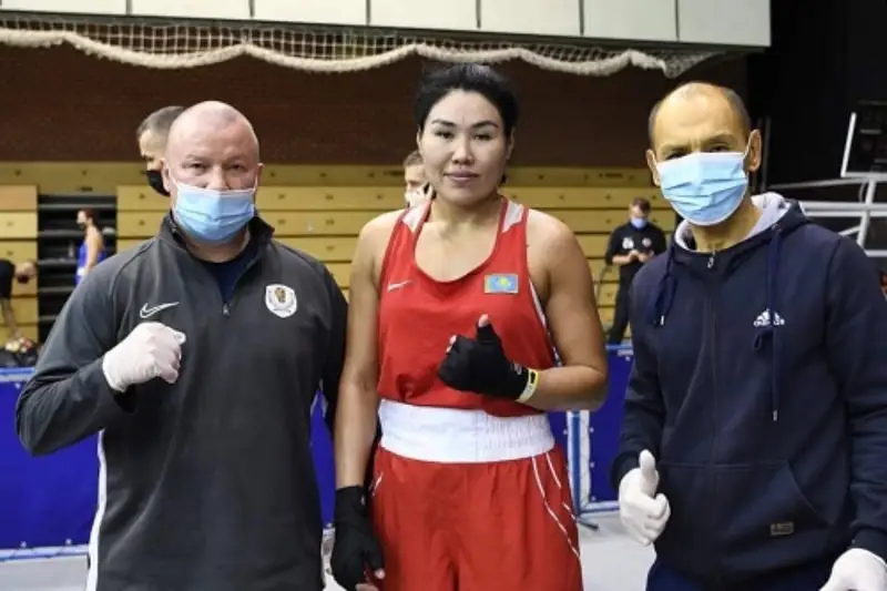 Дарига Шакимова одержала победу на международном турнире по боксу в Венгрии