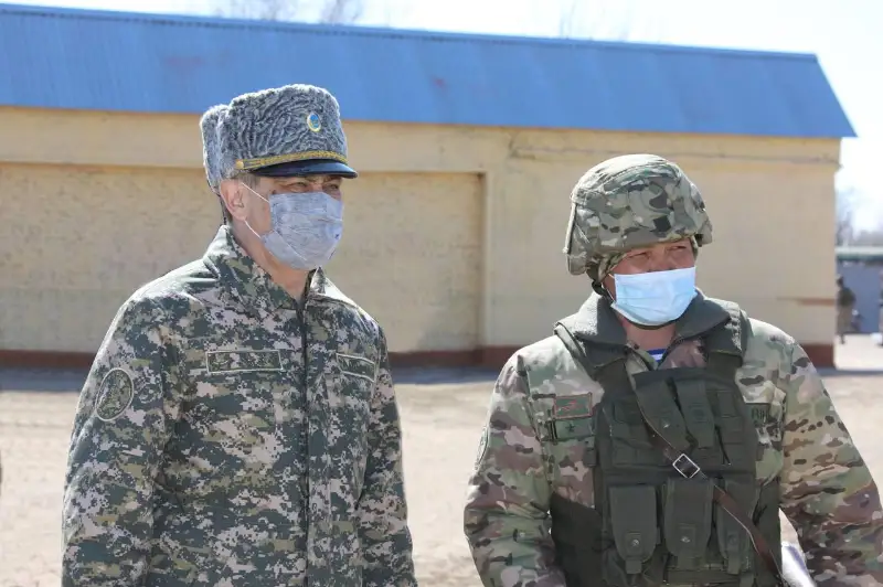 Министр обороны РК проверил ход боевой подготовки войск