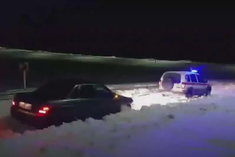 Около 90 человек спасли на автодорогах области карагандинские спасатели