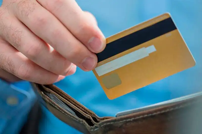 19-летний житель столицы украл у друга банковскую карту