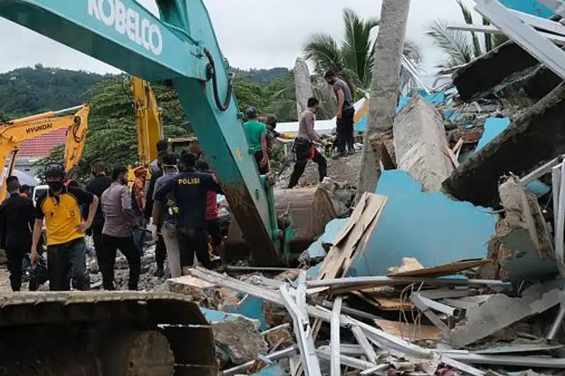 Мощное землетрясение в Индонезии: десятки погибших, сотни раненых