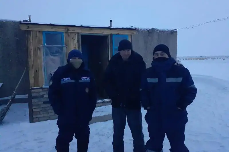 Искали заблудившихся и отогревали отопительную систему: о новогодних вызовах рассказали спасатели ВКО