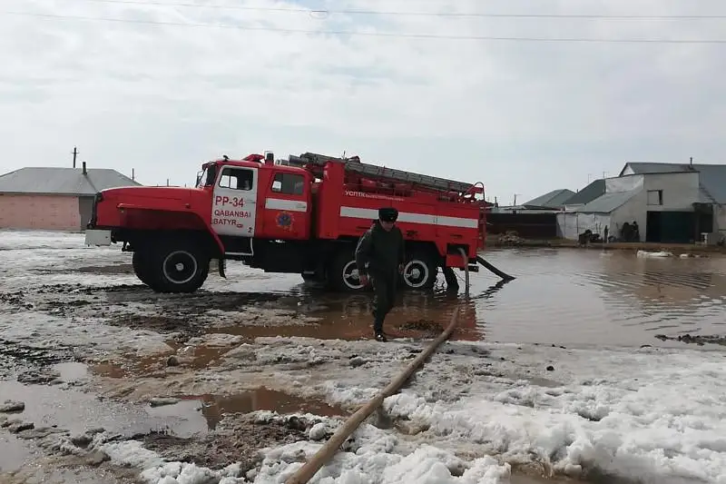 Спасательные работы проводятся в поселке Коянды в Акмолинской области